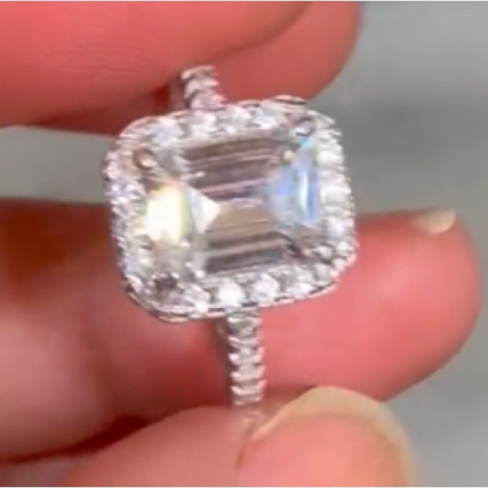 925 Sterling Silver CZ size 7 beautiful ring . Shiny - Picture 4 of 6
